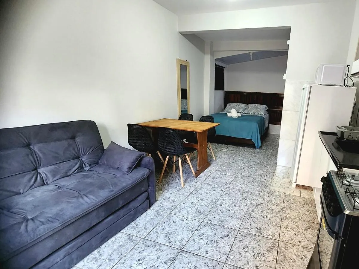 Balneário CamboriúT112 - Ap No Coracao De Bc, Wiffi,Tv,Ar E Patio Privado公寓