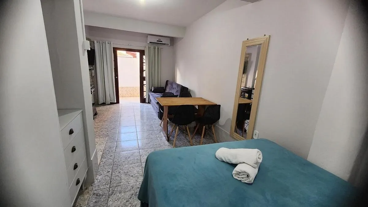 Balneário CamboriúT112 - Ap No Coracao De Bc, Wiffi,Tv,Ar E Patio Privadoアパートメント 0*, Balneário Camboriú ブラジル