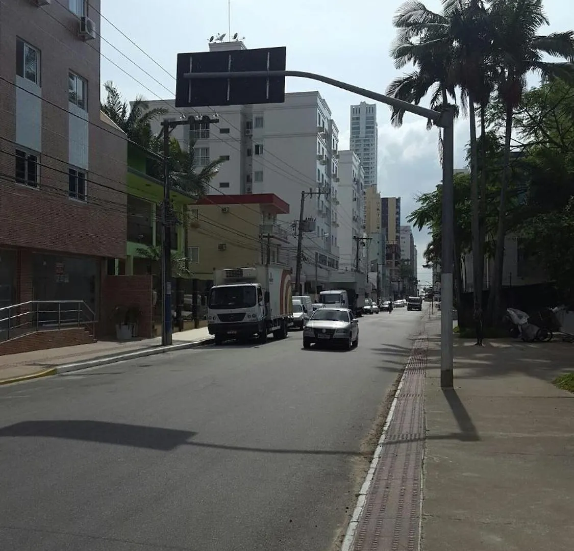 Balneário CamboriúT112 - Ap No Coracao De Bc, Wiffi,Tv,Ar E Patio Privadoアパートメント Balneário Camboriú